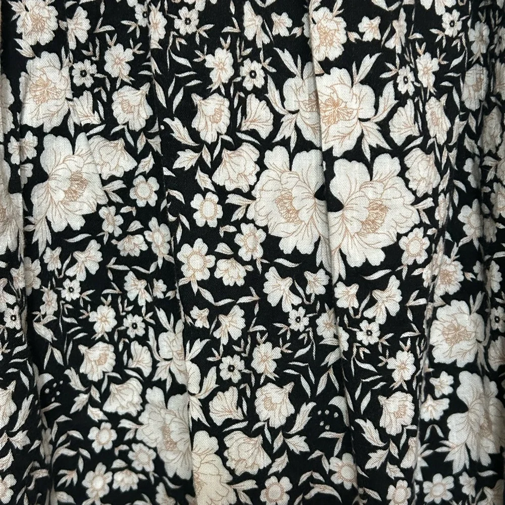 💜Half Off💜St. John's Bay Black and White Floral Peasant Blouse EUC Size XLT - Picture 4 of 4